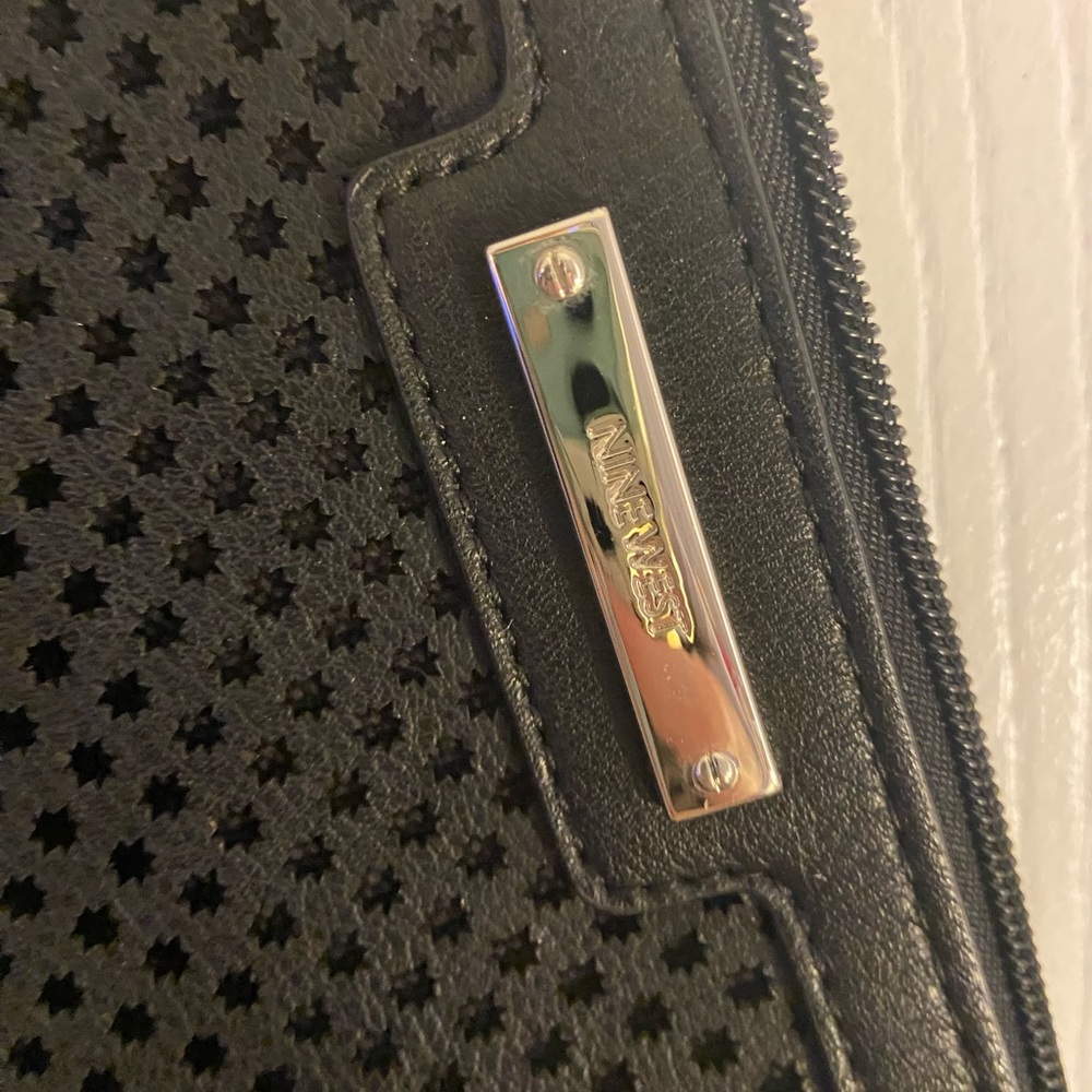 Nine West wristlet/clutch - Picture 2 of 3